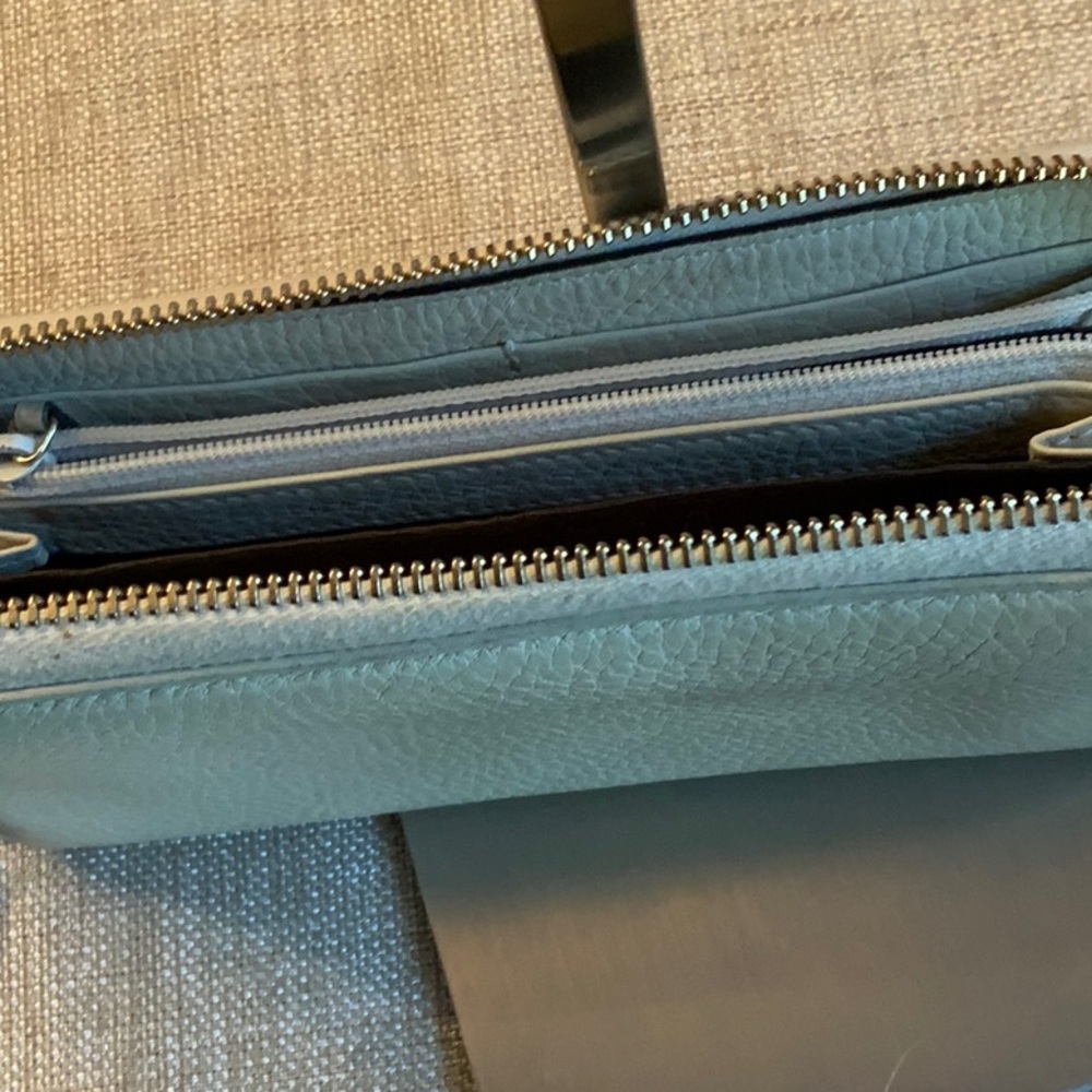 Gucci Pale Green Leather Zip Wallet with Tassel - Picture 7 of 14